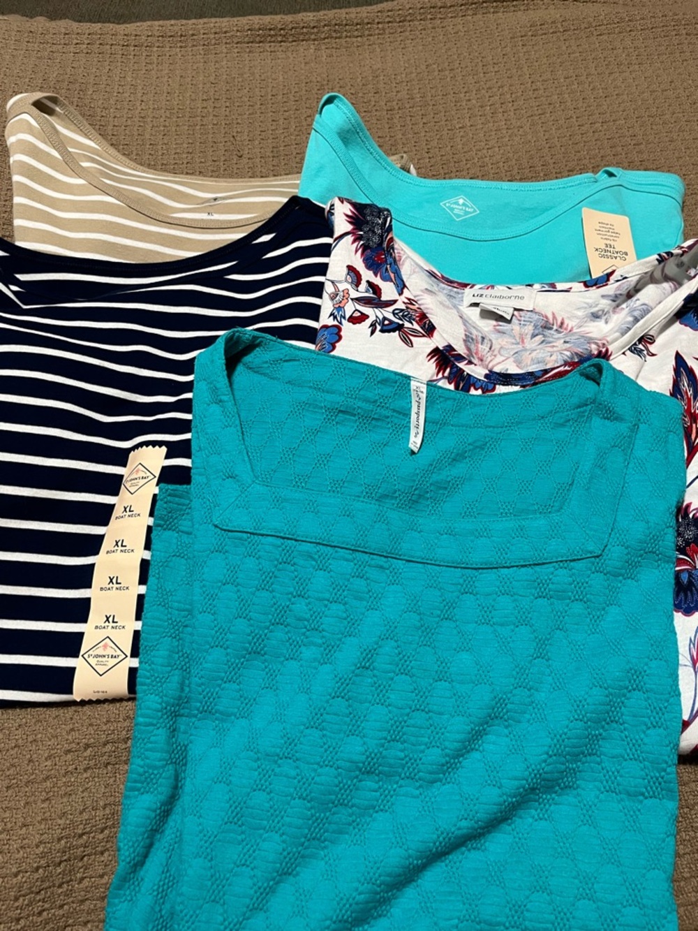 5– Women’s Short Sleeved Tops—Size XL